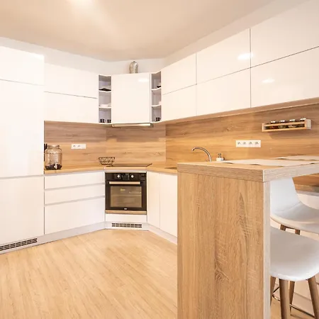 Belveder S Terasou A Parkovacim Miestom Apartmán Banska Bystrica